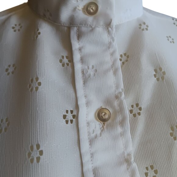 Medium Vintage Blouse White Pierced Eyelet Stand Collar Billow Sleeves Boho - Picture 5 of 7